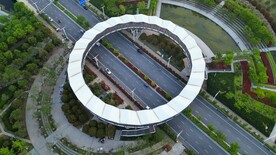 郑州航空港双鹤湖公园万花筒桥