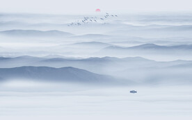 中式意境水墨山水画