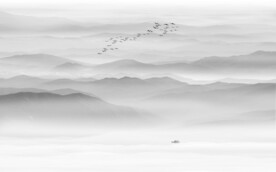 中式禅意水墨山水画