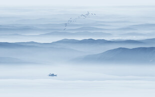 意境水墨山水画