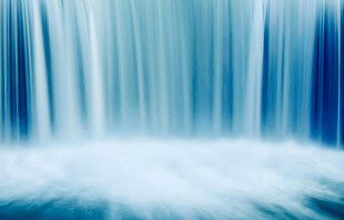 蓝色瀑布
