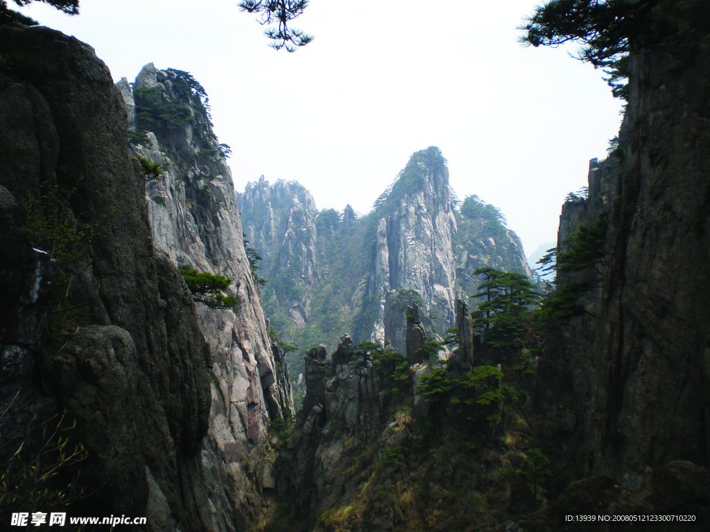 黄山峭壁