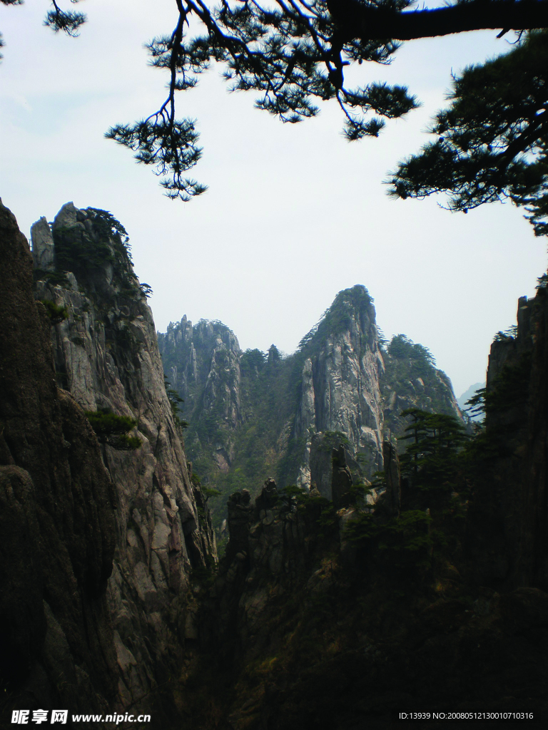 黄山峭壁