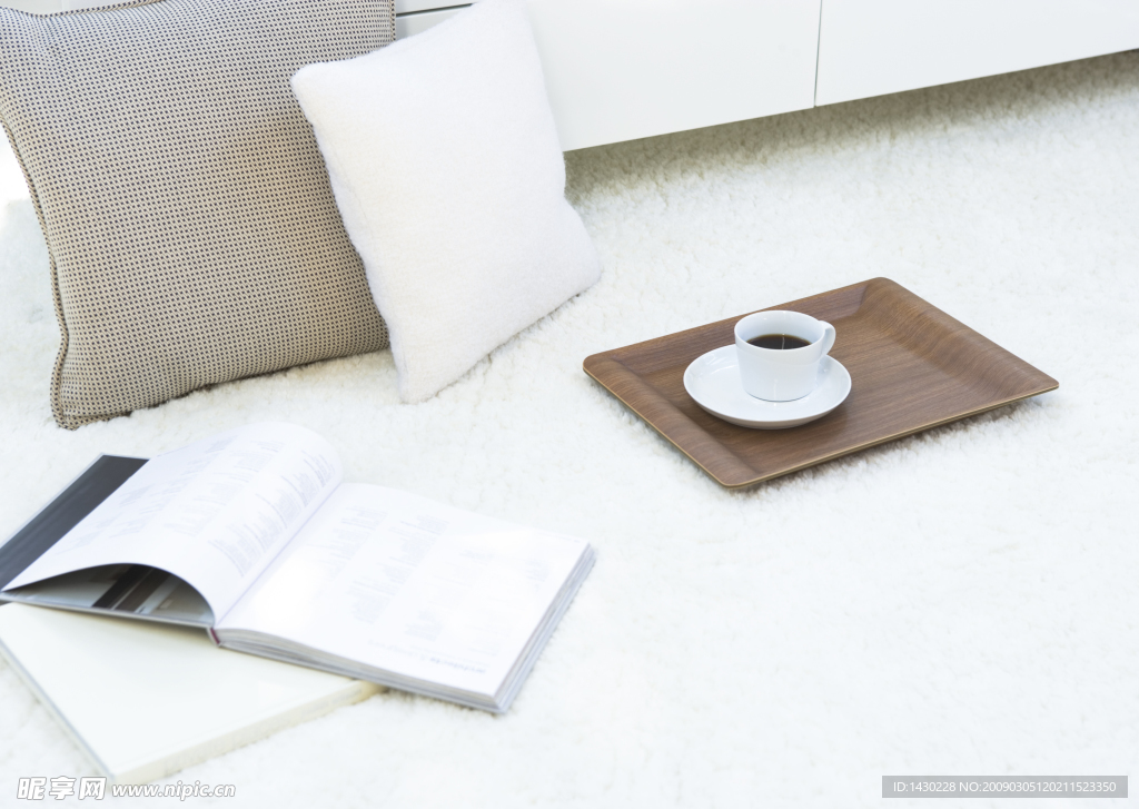 家居生活 沉头 咖啡 杯子 书