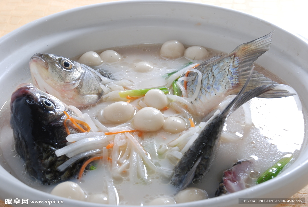汤圆银丝鲫鱼
