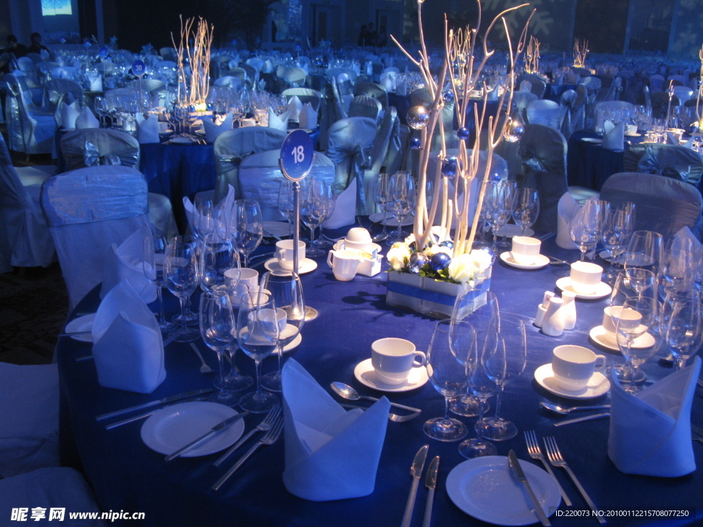 酒店 桌子 桌花 华艺 布衣 灯光 舞台 晚会 晚宴 中餐 西餐 咖啡 杯子 折巾 圣诞