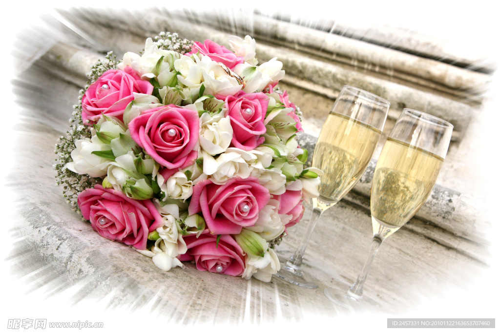 婚纱婚礼背景 一把玫瑰 葡萄酒
