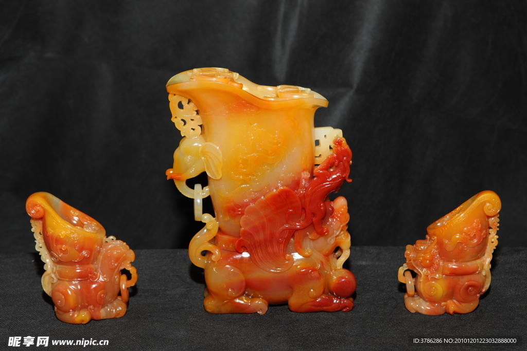 黄龙玉仿古爵杯