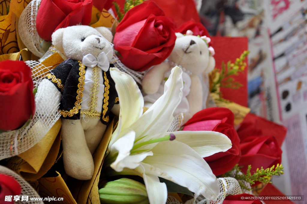 情人节的礼物可爱熊和玫瑰花