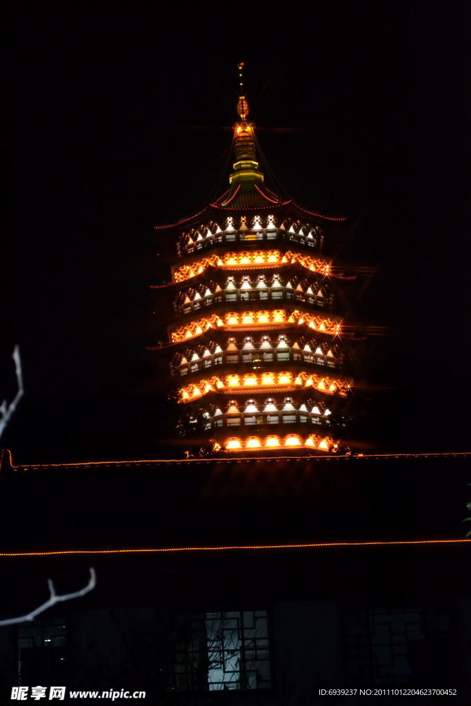 雷峰塔夜景