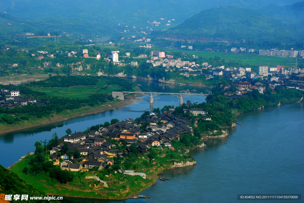 水中小岛