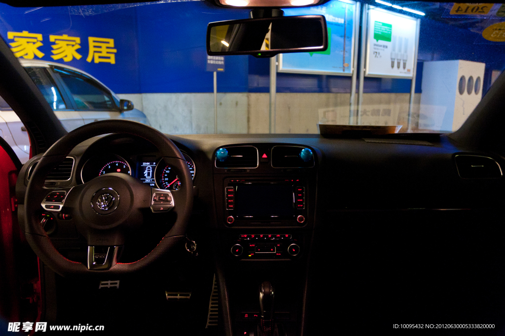 大众高尔夫GTI2 0TSI内饰