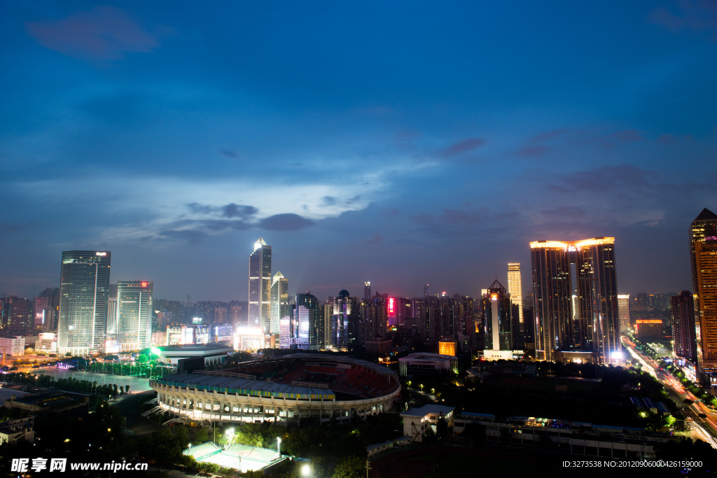 体育中心夜景