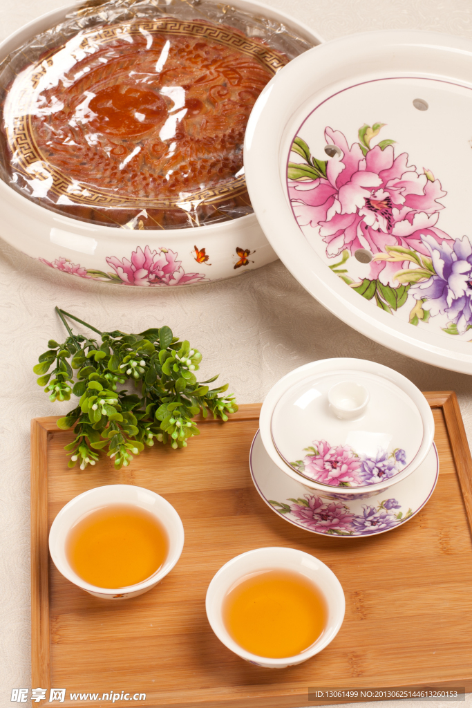 陶瓷茶具配月饼