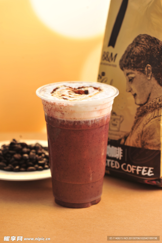 核桃黑米冻奶茶