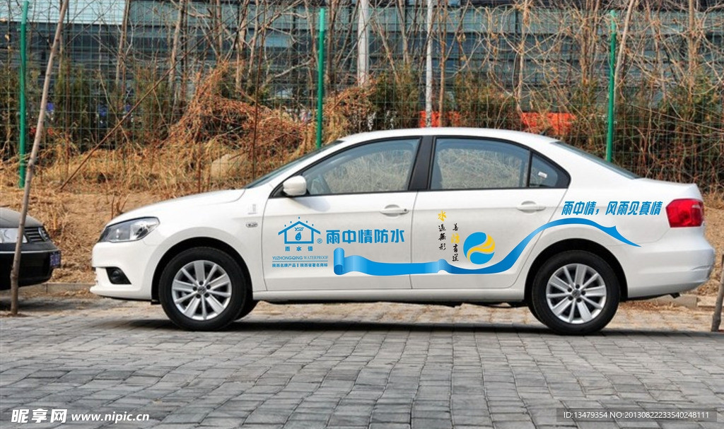 雨中情 车体广告