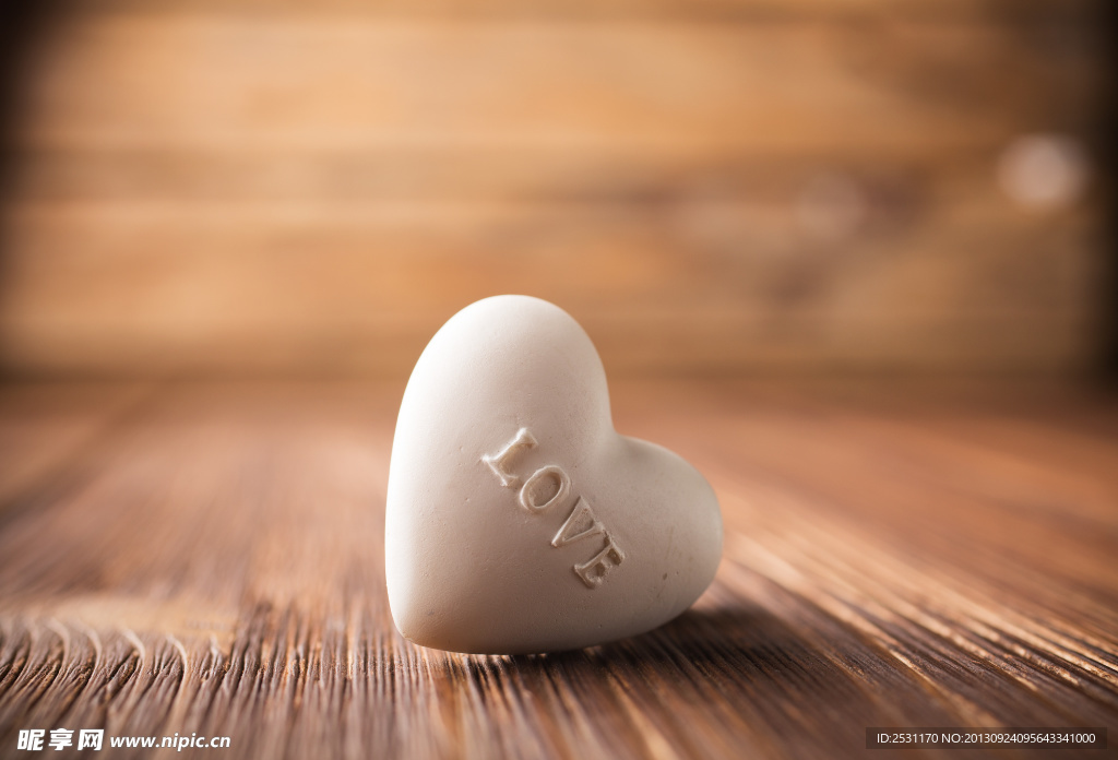 木制背景情人节心