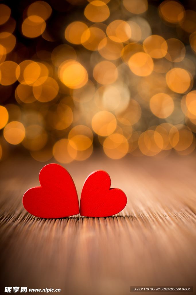 木制背景情人节红心