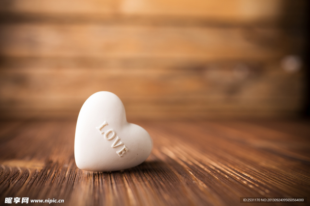 木制背景情人节心