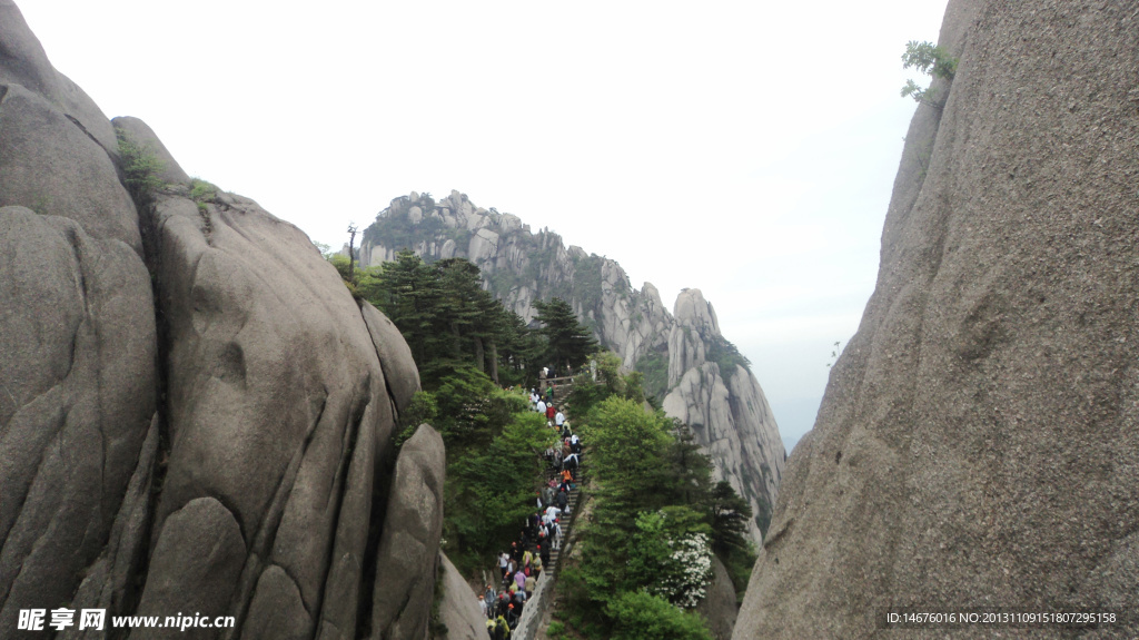 远眺天都峰