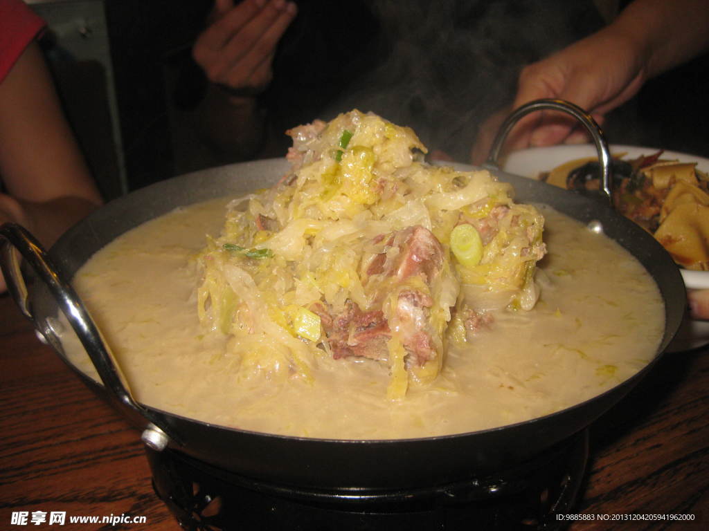 大骨头炖酸菜