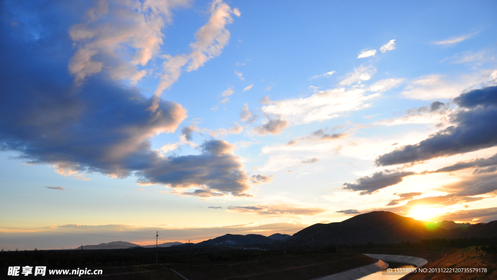 夕阳晚霞蓝天