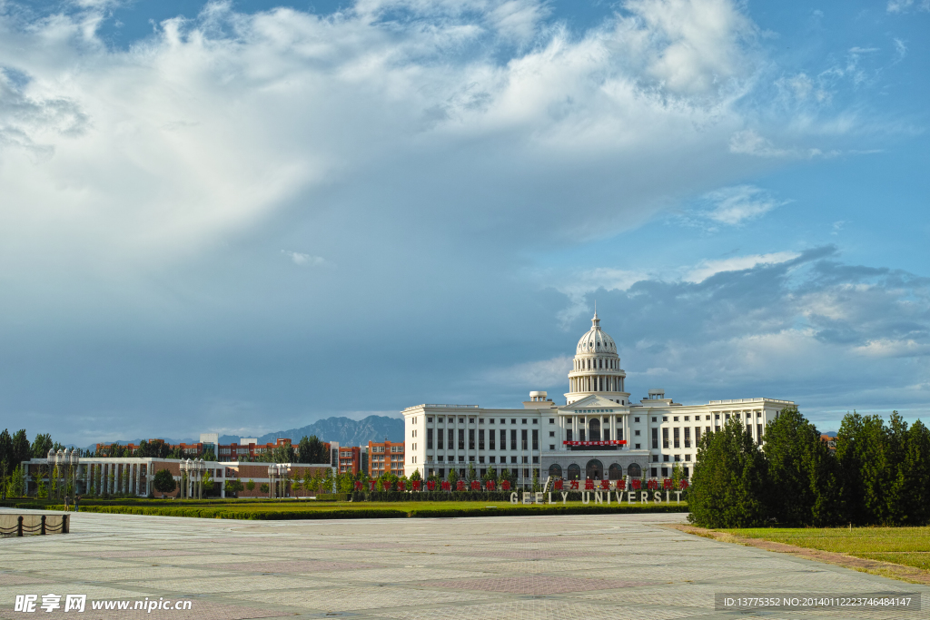 北京吉利大学中心广场