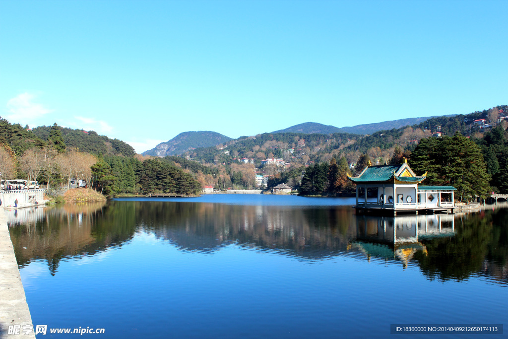 庐山碧湖 水亭