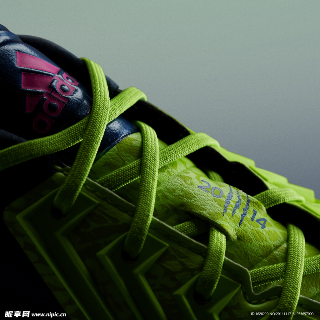 ADIDAS 足球鞋