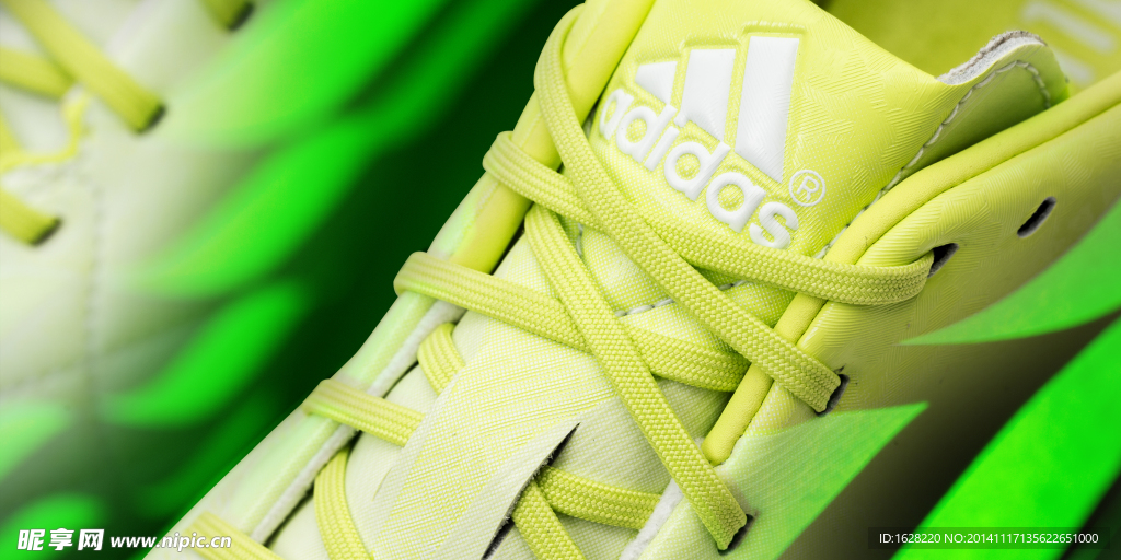ADIDAS 足球鞋