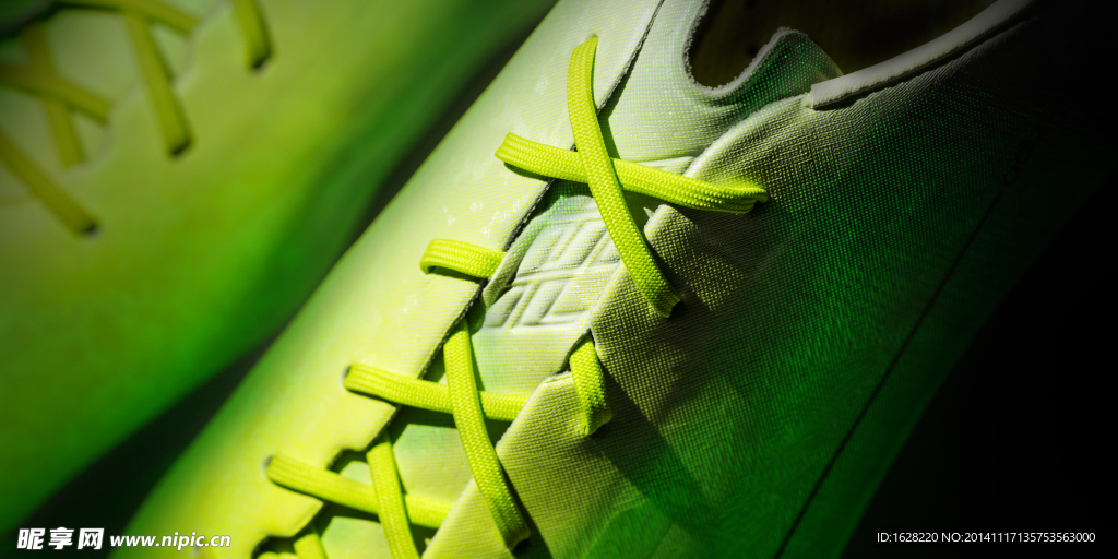 ADIDAS 足球鞋