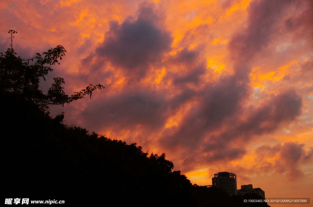 夕霞晚照满天红