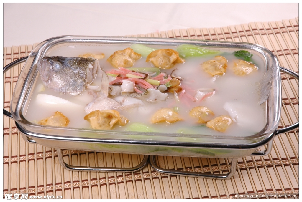 明炉鱼生炖水饺