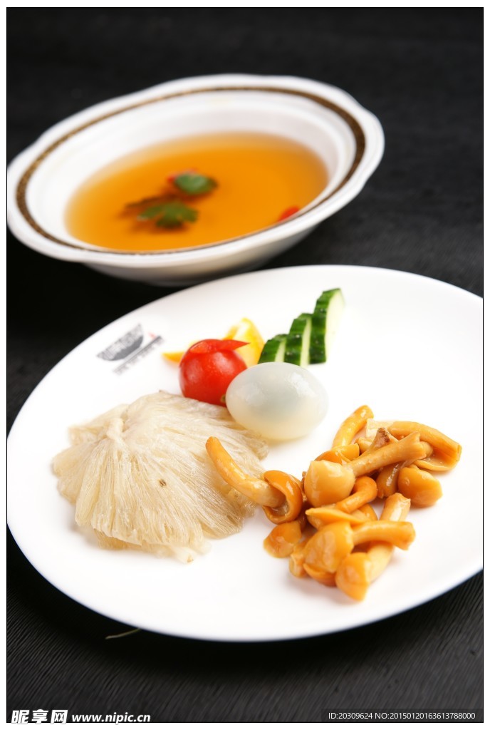 山菌鸽蛋炖鱼翅