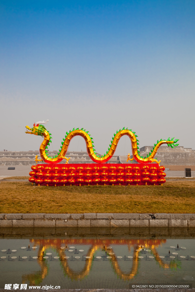 龙与灯笼