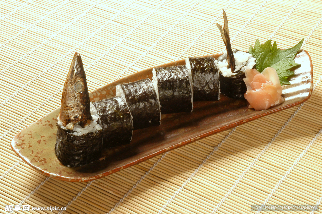 日式 日本料理 秋刀鱼寿司卷