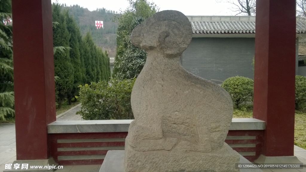 小羊雕像