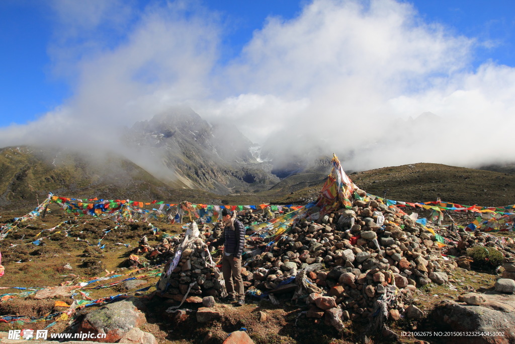 雪山玛尼堆