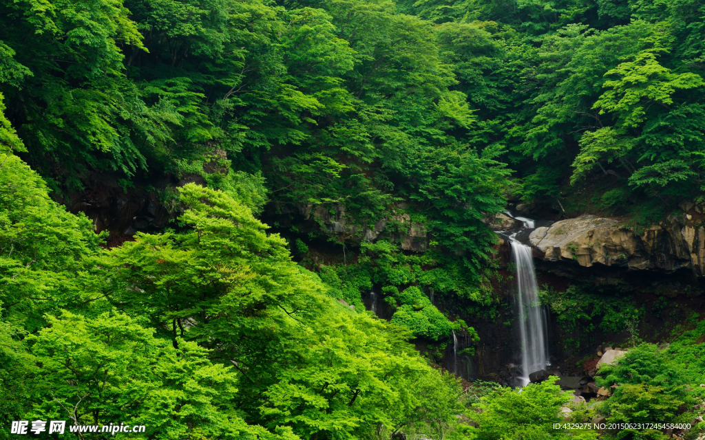 山坳瀑布壁纸