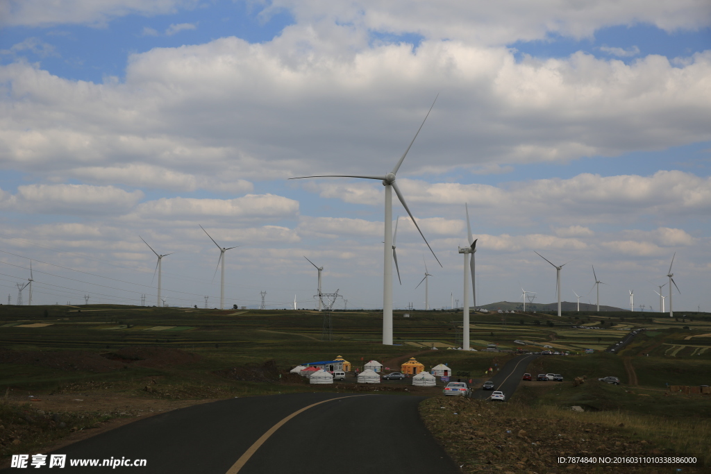 草原天路大风车