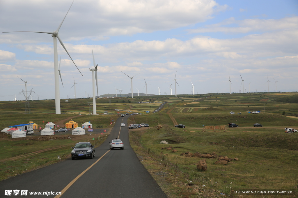 草原天路大风车