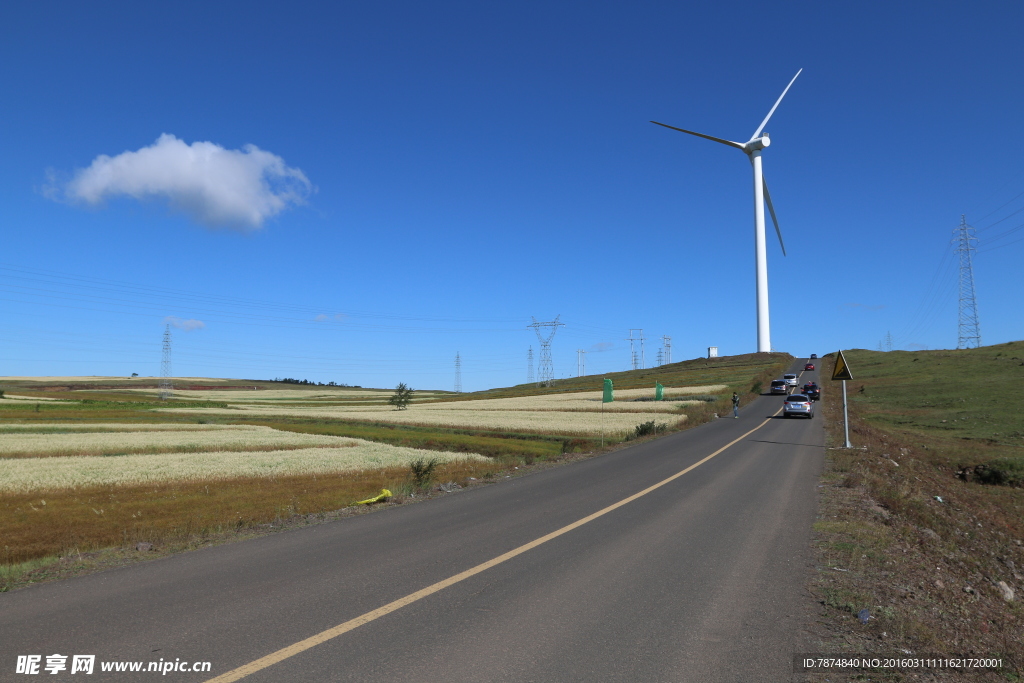 草原天路大风车