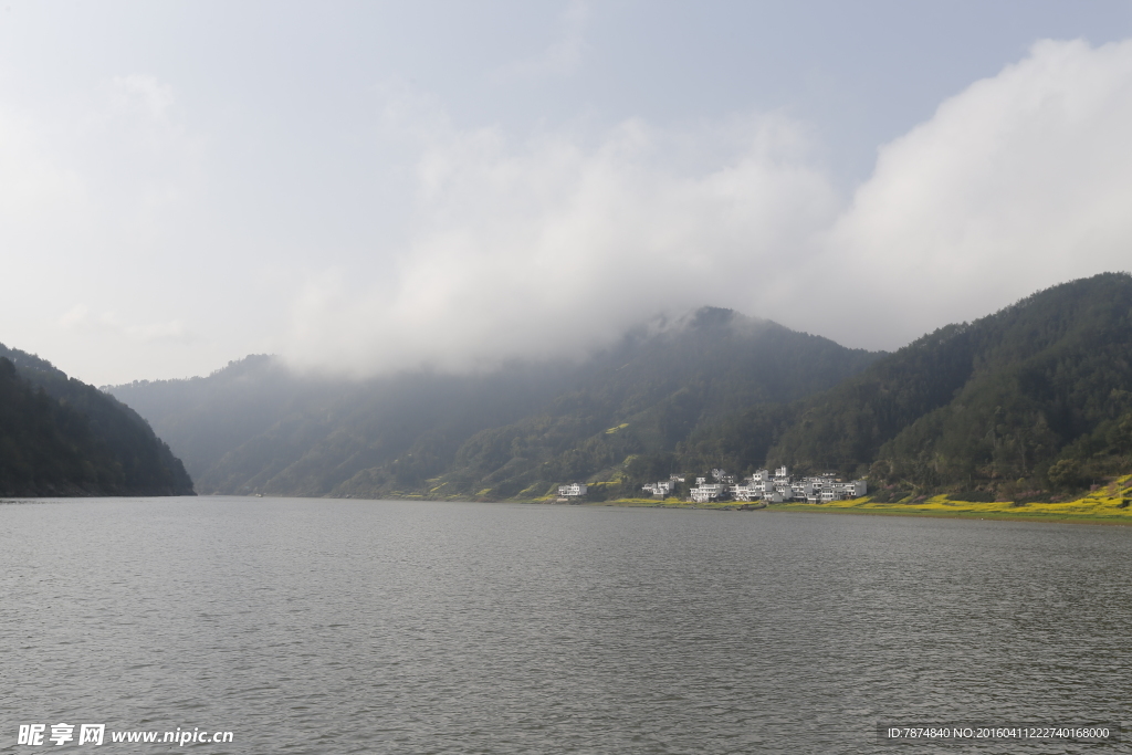 新安江风光