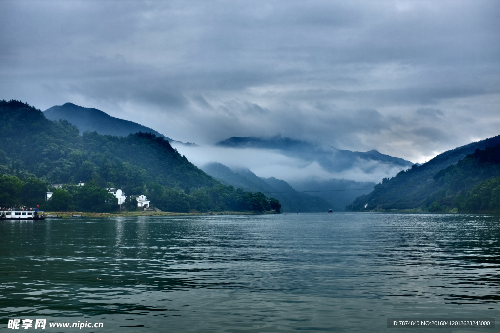 新安江风光