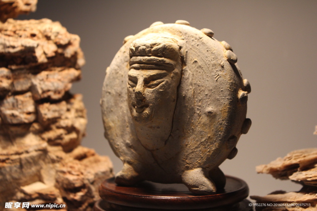 五代四川灰陶鼓型人面陶俑