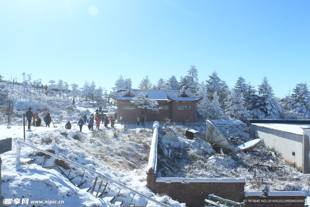 峨眉山雪景
