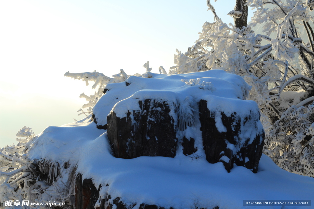 峨眉山雪景