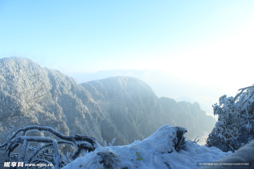 峨眉山雪景