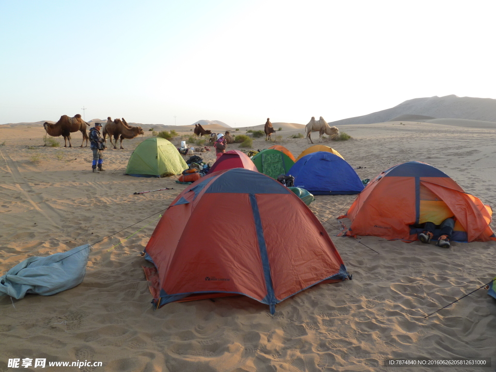 戈壁滩露营