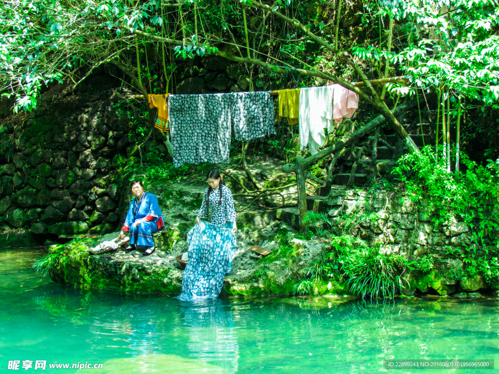 河边浣衣